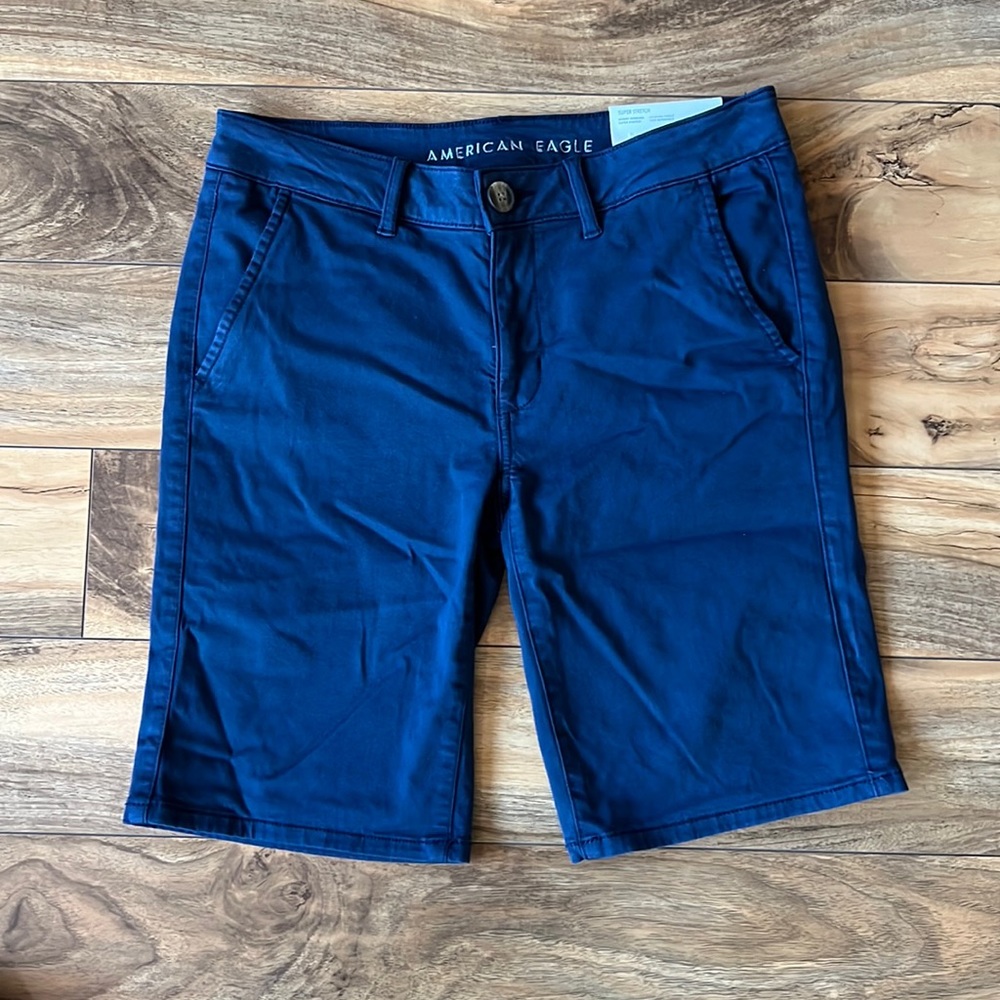 New Women’s American Eagle Super Stretch Navy Skinny Bermuda, size 8